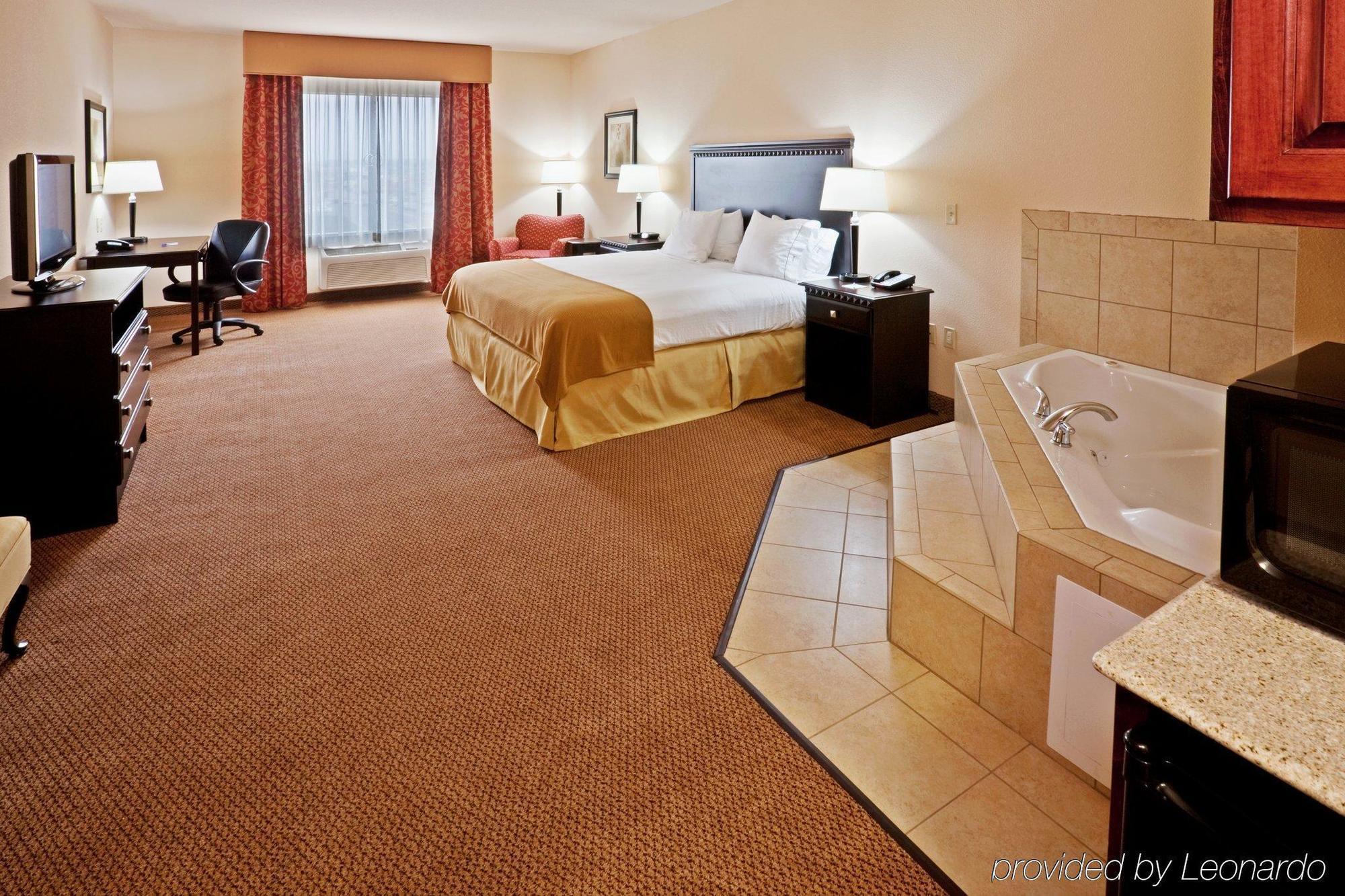 Holiday Inn Express Hotel And Suites Altus By Ihg Стая снимка